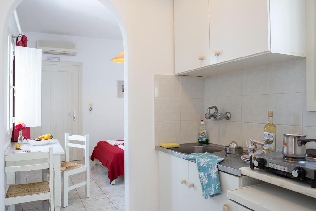 Marili Apartments Studios Parasporos Chambre photo